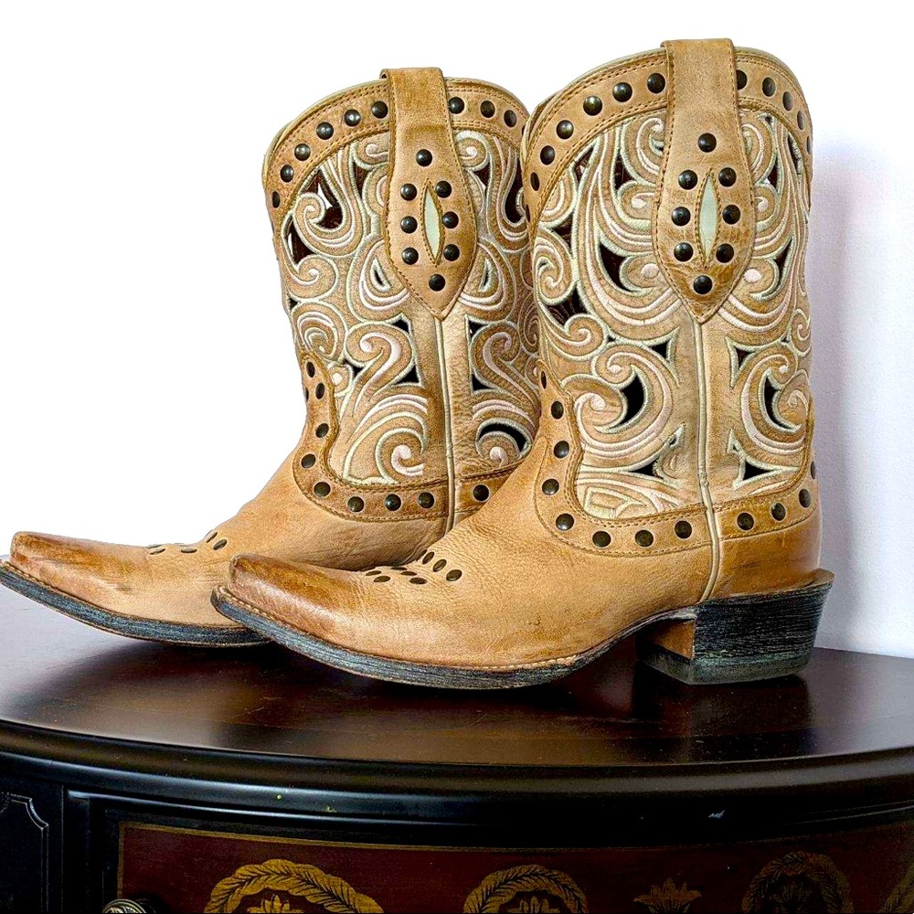 Ariat hand made genuine leather boots. Size 7.5
